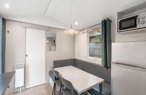 Dolni Pocernice House | Holiday Home Florida by Interhome