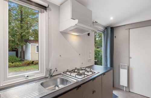 Dolni Pocernice House | Holiday Home Florida by Interhome