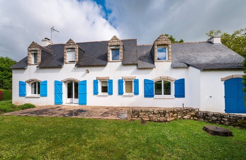 La Trinite-sur-Mer House | Holiday Home 'Madig Azul - Maison' with Private Pool, Private Terrace and Wi-Fi