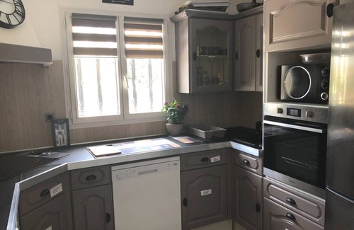Salon-de-Provence House | Holiday home in Salon-de-Provence, private pool, garden and terrace.