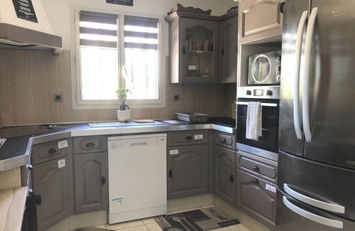 Salon-de-Provence House | Holiday home in Salon-de-Provence, private pool, garden and terrace.