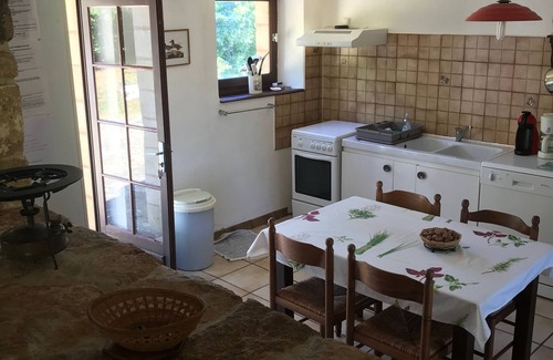Siorac-en-Perigord House | Holiday Home 'Gite Près De Sarlat Au Calme' with Shared Pool, Private Terrace and Private Garden