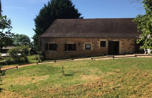 Siorac-en-Perigord House | Holiday Home 'Gite Près De Sarlat Au Calme' with Shared Pool, Private Terrace and Private Garden