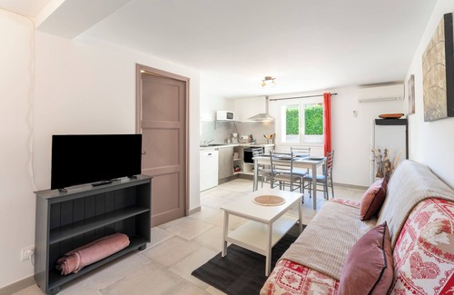 Vaison-la-Romaine Cottage | Holiday Home 'L'Ariston' with Shared Pool, Private Terrace and Wi-Fi