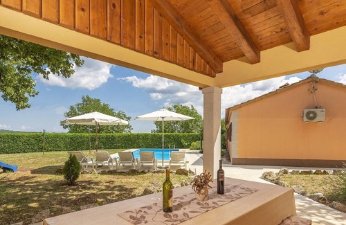 Tinjan Villa | Holiday home Fragola with Outdoor Swimmingpool in Tinjan