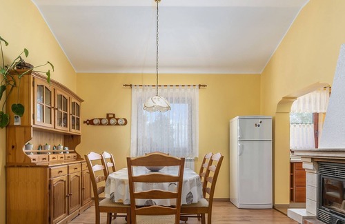 Tinjan Villa | Holiday home Fragola with Outdoor Swimmingpool in Tinjan