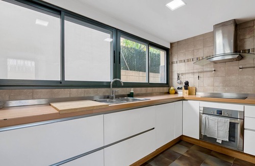 Venecia House | Holiday Home 'Gandia Confort' with Private Pool, Wi-Fi and Air Conditioning