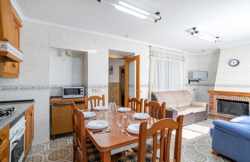 Alicante House | Holiday Home 'Geranio' with Private Terrace, Wi-Fi and Air Conditioning