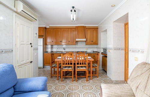 Alicante House | Holiday Home 'Geranio' with Private Terrace, Wi-Fi and Air Conditioning