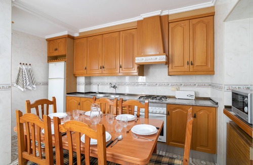 Alicante House | Holiday Home 'Geranio' with Private Terrace, Wi-Fi and Air Conditioning