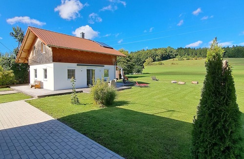 Gemarkung Oberdigisheim House | Holiday Home 'Geyerbad' with Private Terrace and Wi-Fi