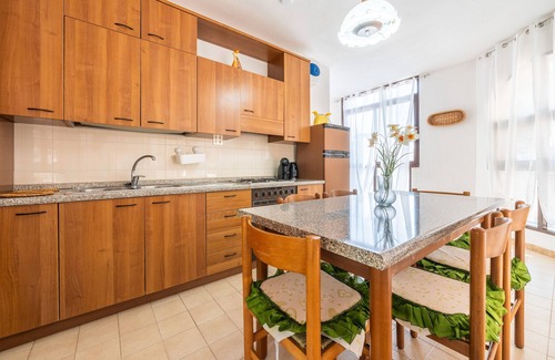 Solanas House | Holiday Home 'Giovanna - Relax Beach 80m' with Sea View, Wi-Fi and Air Conditioning