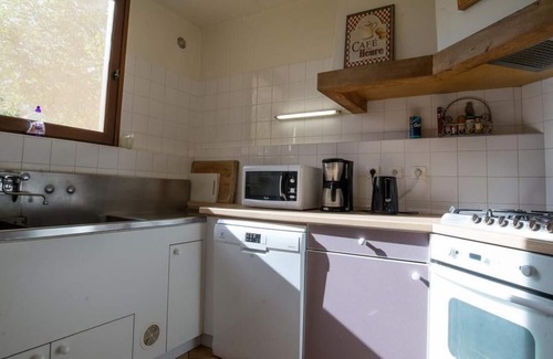 Ceyssat House | Holiday Home 'Gite Des Domes' with Private Terrace, Private Garden and Wi-Fi