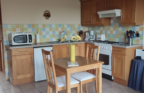 Aussac House | Holiday Home 'Gîte Le Cerisier' with Pool, Wi-Fi and Air Conditioning