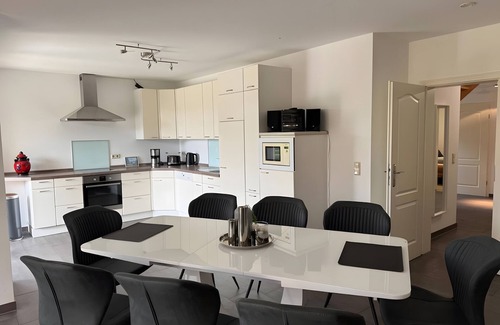Beselin House | Holiday Home 'Großes Im Grünen -' with Private Terrace, Private Garden and Wi-Fi