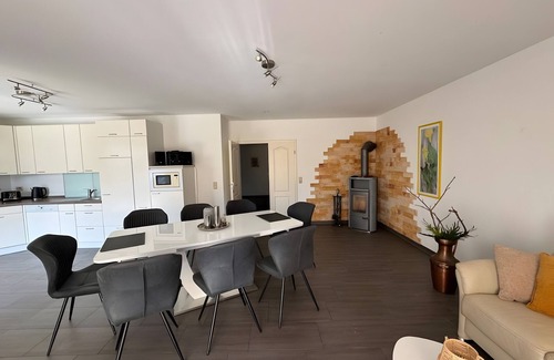 Beselin House | Holiday Home 'Großes Im Grünen -' with Private Terrace, Private Garden and Wi-Fi