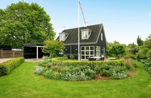 Vejlby Fed House | Holiday Home Gullan - 75m from the sea by Interhome