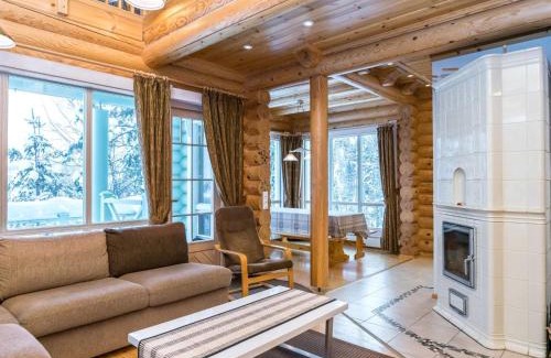 Kehys-Kainuu House | Holiday Home Hallantähti cottage by Interhome