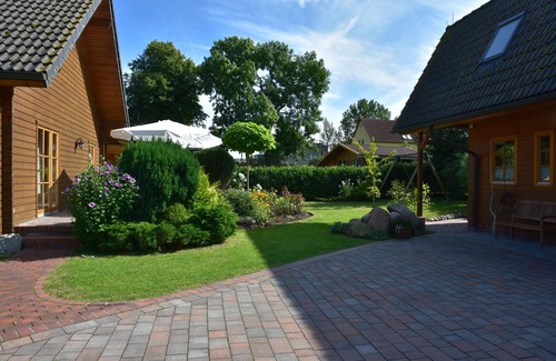 Luetow House | Holiday Home 'Haus Mövenort' with Private Terrace, Private Garden and Wi-Fi