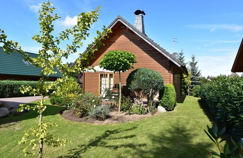 Luetow House | Holiday Home 'Haus Mövenort' with Private Terrace, Private Garden and Wi-Fi