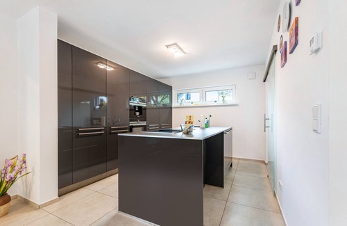 Wald House | Holiday Home 'Haus Mit 4 Schlafzimmern' with Shared Terrace, Shared Garden and Wi-Fi