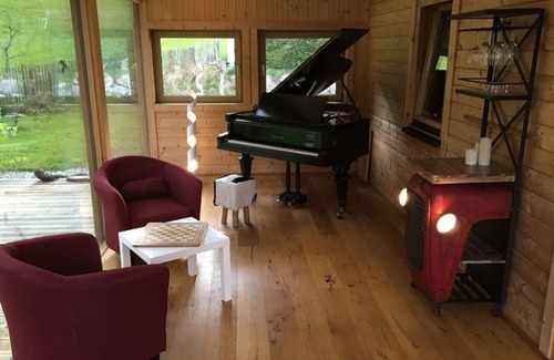 Woergl House | Holiday Home 'Hirschhäusl' with Mountain View, Terrace, Sauna and Wi-Fi