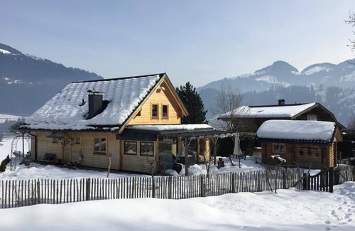 Woergl House | Holiday Home 'Hirschhäusl' with Mountain View, Terrace, Sauna and Wi-Fi