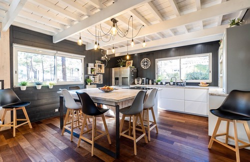 Carcans Plage House | Holiday Home 'House 500m from the Ocean Carcans' with Garden & Wi-Fi