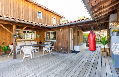 Carcans Plage House | Holiday Home 'House 500m from the Ocean Carcans' with Garden & Wi-Fi