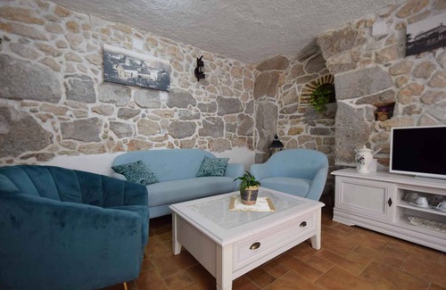 Sveti Anton House | Holiday home With pool and jacuzzi