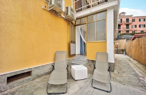 Imperia House | Holiday Home 'Il Gattino Di Porto Appartamento 1' with Shared Pool, Wi-Fi and Air Conditioning