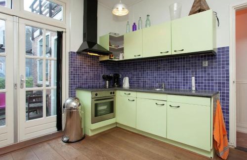 Alkmaar House | Holiday Home in Alkmaar by Canal