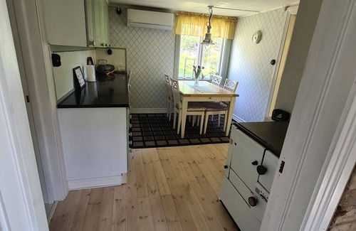 Ammeberg Cottage | Holiday home in Åmmeberg at Vättern with beautiful natural for hiking.