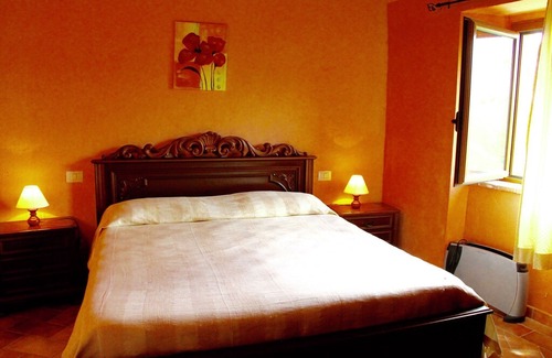 Mulazzo House | Holiday home in Canossa with Swimming Pool, Garden, Barbecue
