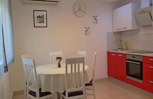 Silo House | Holiday home in center of Šilo near beach