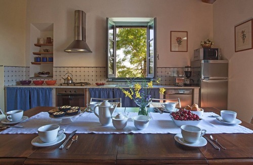 Chiusi House | Holiday Home in Chiusi With Private Pool