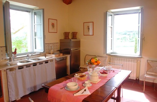 Chiusi House | Holiday Home in Chiusi With Private Pool