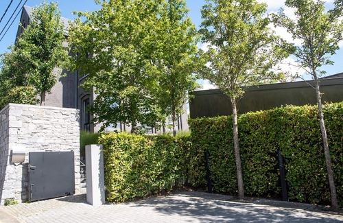 Anhee House | Holiday Home in Denée