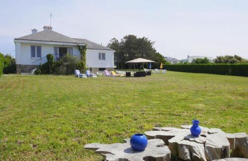 Lampaul-Plouarzel House | Holiday Home in Brittany with Sea View
