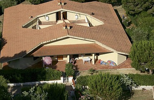 Santa Liberata House | Holiday Home in Giannella with 3 bedrooms sleeps 7