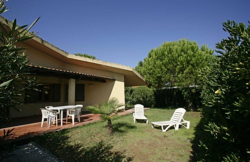 Santa Liberata House | Holiday Home in Giannella with 3 bedrooms sleeps 7