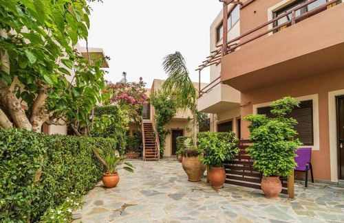 Palaiochora Apartment | Holiday home in Paleochora with public parking