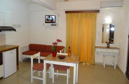 Palaiochora Apartment | Holiday home in Paleochora with public parking