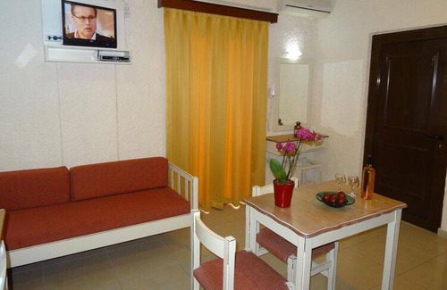 Palaiochora Apartment | Holiday home in Paleochora with public parking