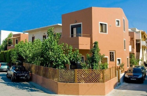 Palaiochora Apartment | Holiday home in Paleochora with public parking