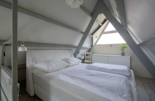 Groote Keeten House | Holiday Home in Groote Keeten near Beach