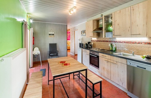 Nadrin House | Holiday Home in Houffaliz With Garden