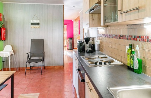 Nadrin House | Holiday Home in Houffaliz With Garden