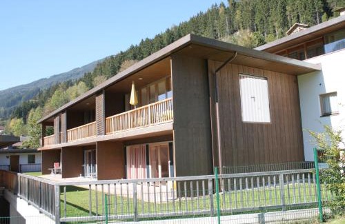 Wald im Pinzgau House | Holiday Home in Königsleiten with Swimming Pool