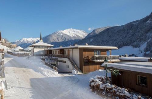 Wald im Pinzgau House | Holiday Home in Königsleiten with Swimming Pool